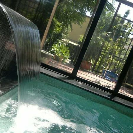 La Casa Con Piscina Riscaldata Interna Anna Luxury Garden Apartment Pisa Luaran gambar