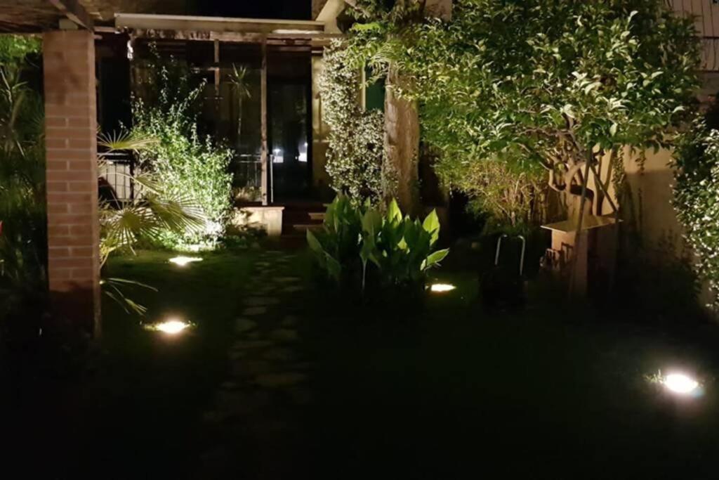 La Casa Con Piscina Riscaldata Interna Anna Luxury Garden Apartment Pisa Luaran gambar