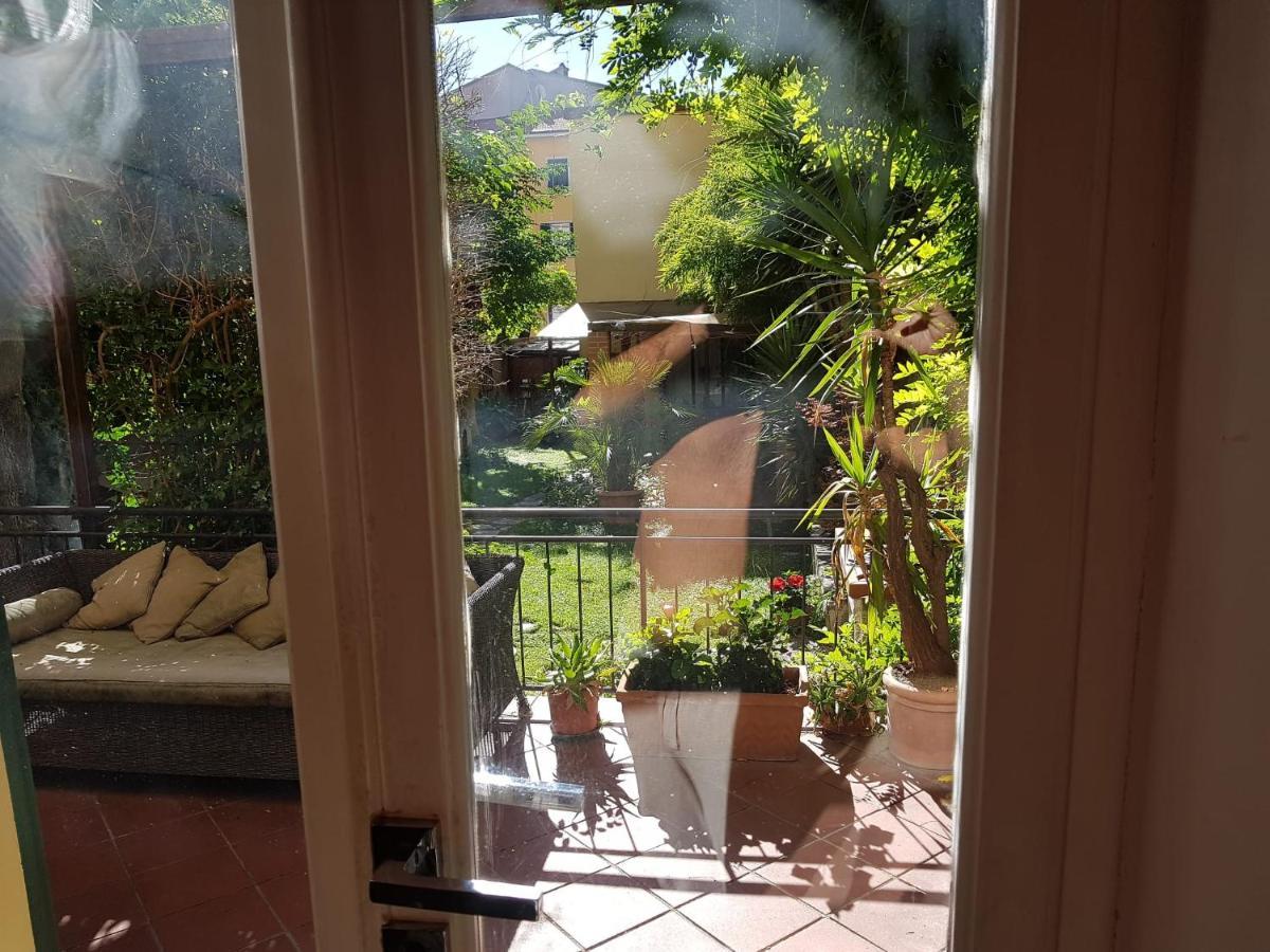 La Casa Con Piscina Riscaldata Interna Anna Luxury Garden Apartment Pisa Luaran gambar