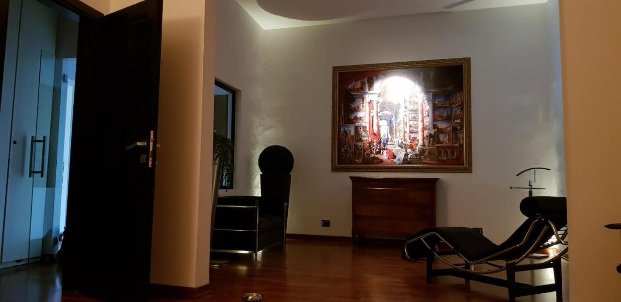 La Casa Con Piscina Riscaldata Interna Anna Luxury Garden Apartment Pisa Luaran gambar