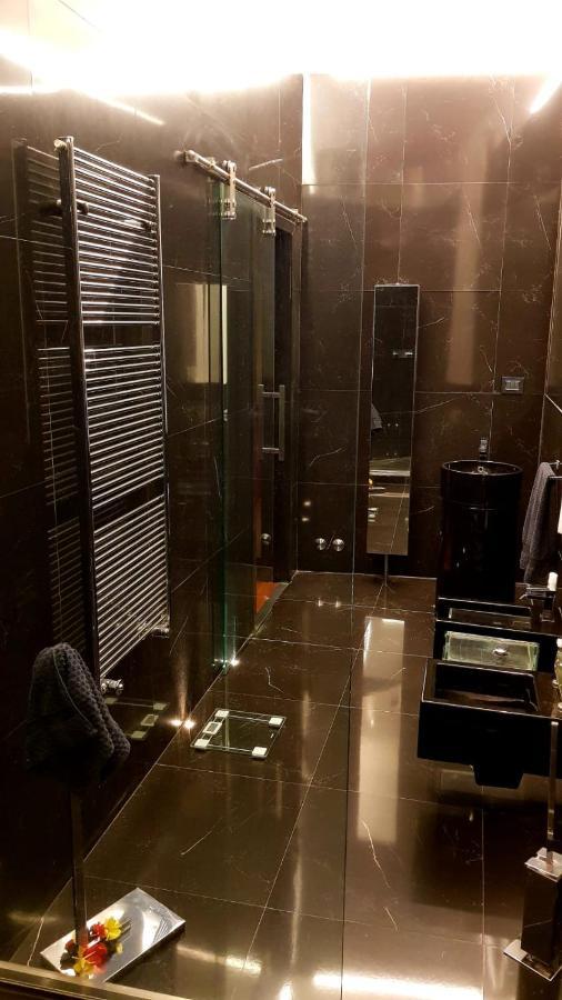 La Casa Con Piscina Riscaldata Interna Anna Luxury Garden Apartment Pisa Luaran gambar