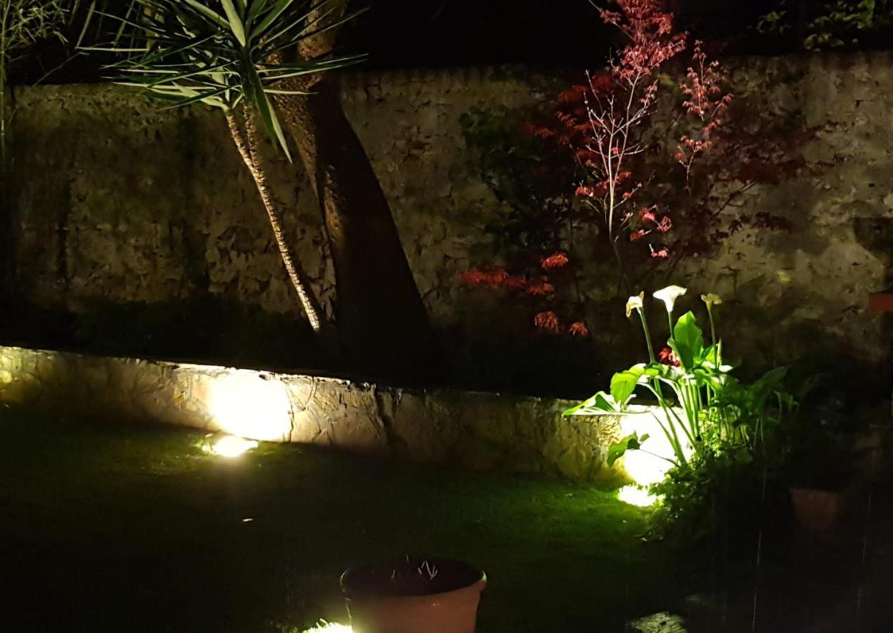 La Casa Con Piscina Riscaldata Interna Anna Luxury Garden Apartment Pisa Luaran gambar